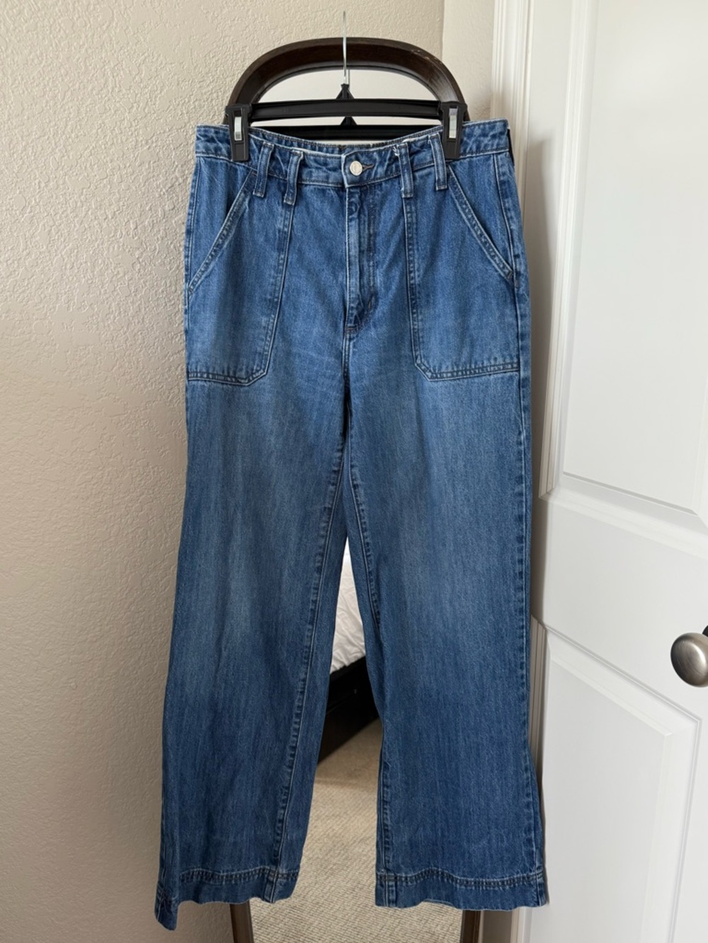 Universal Thread - Light Wash Denim Jeans - Picture 7 of 8